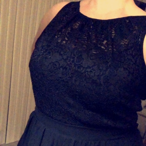 Black Lace-Bodice Sleeveless Gown - Picture 3 of 6